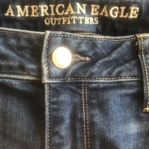 American Eagle Super Hi-Rise Jegging. Size 10. Medium rinse. Super Stretch.